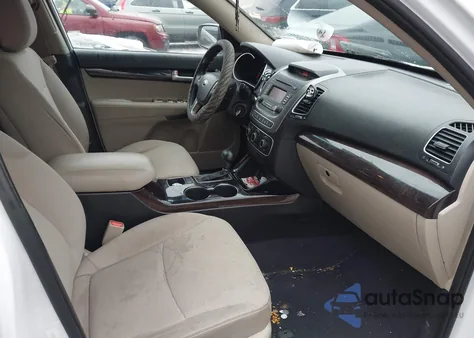 2015 Kia Sorento Lx z USA, uszkodzony, nr VIN 5XYKTCA61FG650057